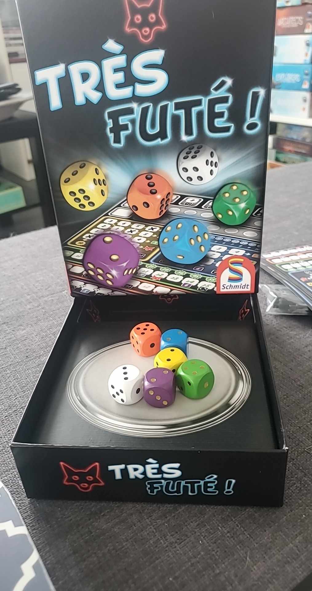 Gioco Da Tavolo Très Futé! Deluxe In Francese | Versione Cofanetto Con Griglia Esclusiva, Torre A Dado E Schede Cancellabili - 4